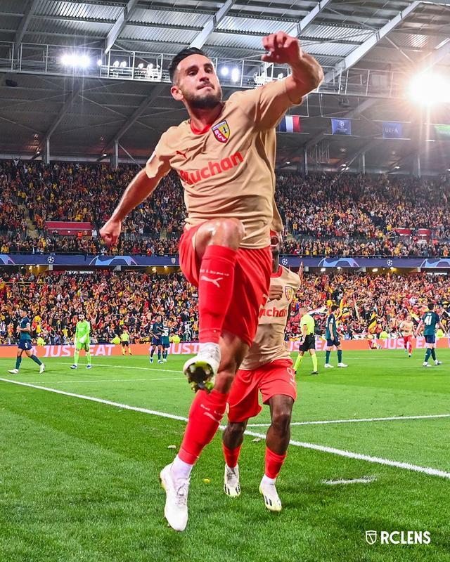 阿森纳训练开放日,今夜门线救险引欢呼,法甲在即,赛季目标并未改变 阿森纳训练开放日,今夜门线救险引欢呼,法甲在即,赛季目标并未改变